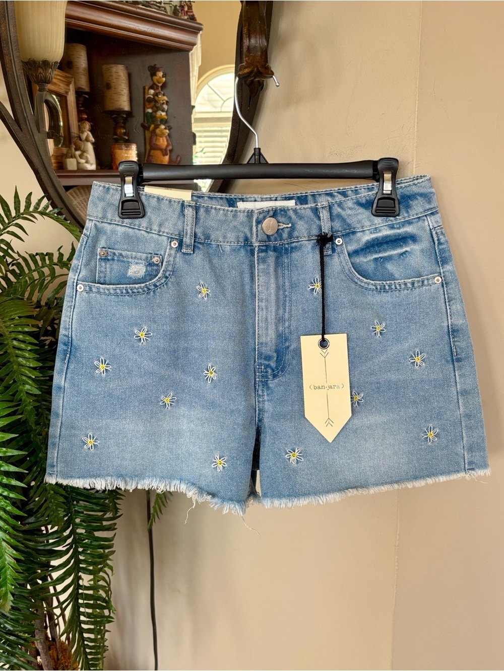 NWT Banjara Daisy Embroidered Cutoffs Jean Shorts Blue 5-Pocket Relaxed Fit